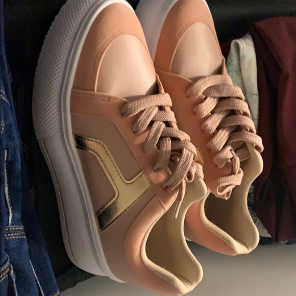 Sneakers - Picture 1 of 4